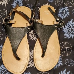 Black sandles